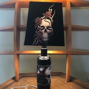 Skull lamp